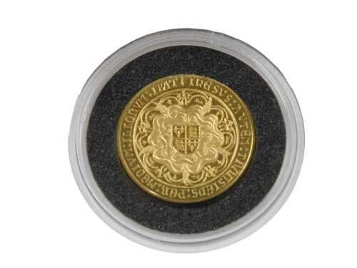 A 22ct gold replica Henry VII sovereign, stamped Birmingham 916, in coin case, 4.1g.