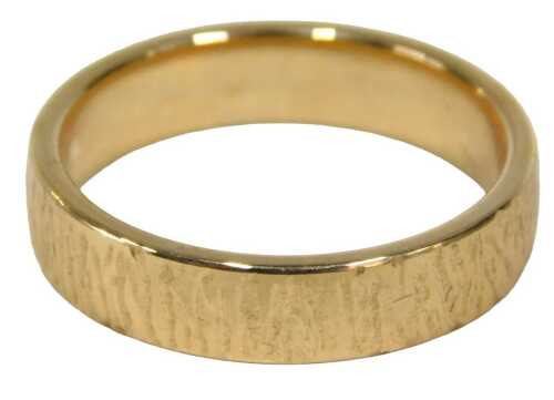 A 9ct gold wedding band, of textured design, 5mm width, ring size T&frac12;, 6.1g.