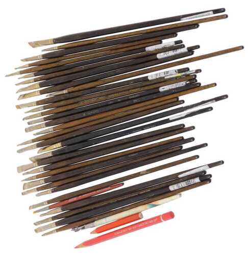 Various Windsor & Newton Monarch paintbrushes, varying sizes. (a quantity)
