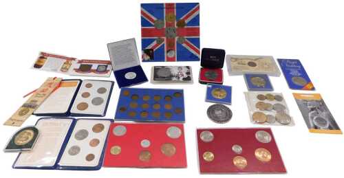 Various GB coin sets, first decimal coin set, medallion, 1952 coin set and others, Daily Mail...