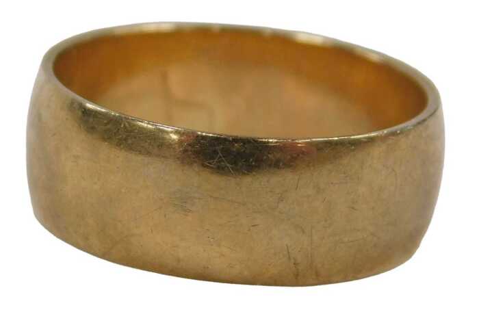 A 9ct rose gold wedding band, of plain design, 7mm width, Birmingham, ring size R, 5.5g.