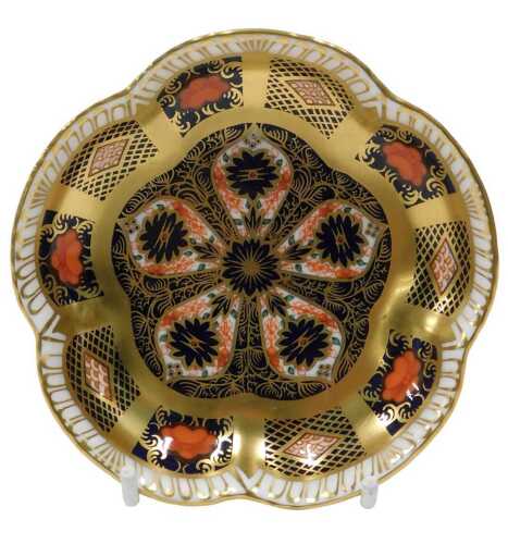 A Royal Crown Derby Old Imari pattern flower head dish, 1128, 12cm wide.