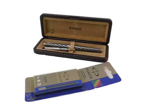 A Parker fountain pen, in black and silvered metal with chrome arrow clip, 14cm long, in fitted...
