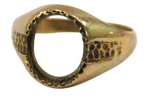 A 9ct gold signet ring mount, ring size J&frac12;, 2.5g. (AF)
