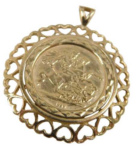 A 9ct gold coin pendant, set with George and the Dragon pendant dated 1949, 3.9g.