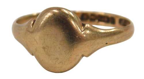A 9ct rose gold signet ring, Birmingham 1926, ring size Q, 3g.