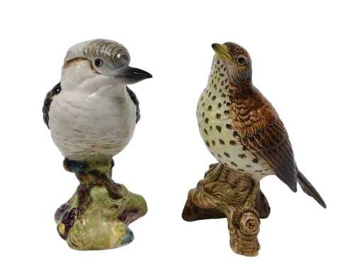A Beswick kookabura 1159 and songthrush 2308, 15cm high. (2)