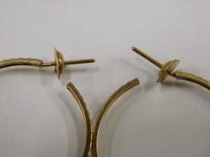 A group of 9ct gold and other earrings, comprising a pair of hammered hoops, a pair of brushed... - 2