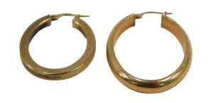 Two single 9ct gold hoop earrings, 2.4g.