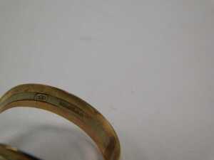 A 9ct gold tricolour three layered wishbone ring, ring size M&frac12;, 0.9g. - 2
