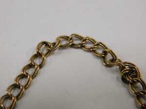 A 9ct gold bracelet, with double curb links, 18cm long, safety chain and heart shaped padlock, 2.... - 3