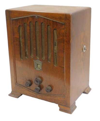 A 1930s KB Cobra 305 oak cased radio, with mesh speaker front, 45cm high. WARNING! This lot...