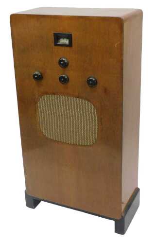 A mid 20thC walnut cased Murphy radio, type A30C 5086, in freestanding cabinet. WARNING! This...