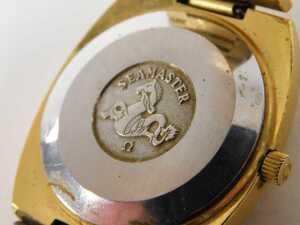 An Omega Seamaster automatic gent's wristwatch, with a gold coloured baton dial and date and day... - 3