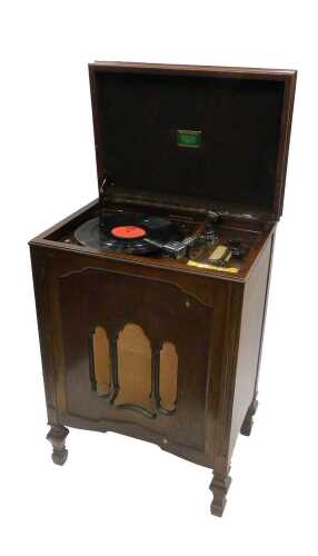 A mid 20thC Columbia radiogram model 620, circa 1933, in freestanding cabinet, 86cm high, 61cm...
