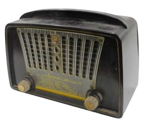 A mid-20thC Bakelite cased Philips radio, PH64580, 21cm high.