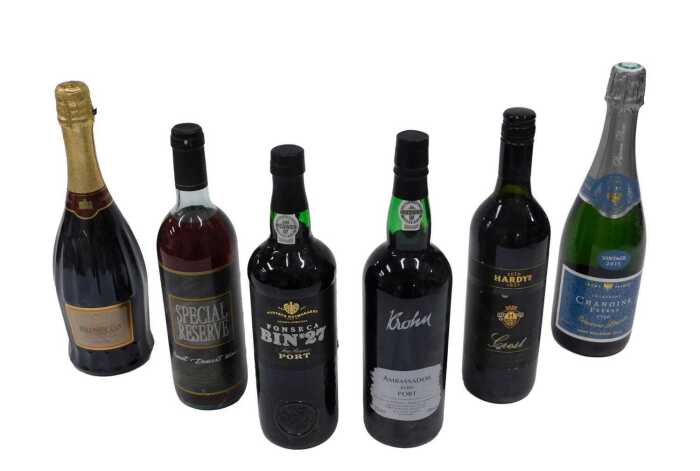 Six bottles of alcohol, to include red wine, Ambassador ruby port, prosecco, etc. (6)