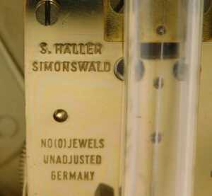 A 20thC Haller anniversary clock, with 8cm diameter dial on turned pillars, in domed case, 20cm... - 5