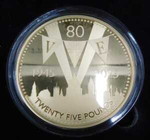 A Harrington & Byrne 80th Anniversary of VE Day gold proof six coin collection, dated 2025,... - 2