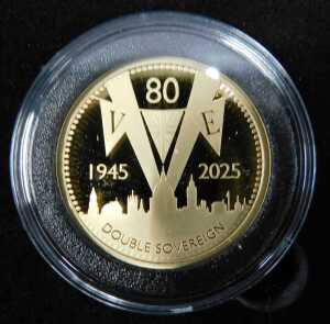 A Harrington & Byrne 80th Anniversary of VE Day gold proof six coin collection, dated 2025,... - 5