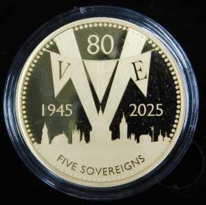 A Harrington & Byrne 80th Anniversary of VE Day gold proof six coin collection, dated 2025,... - 6