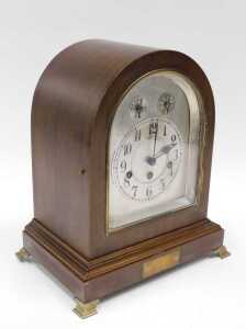 A 1920s mahogany cased eight day chiming mantel clock, with 13cm diameter Arabic chapter ring,... - 3