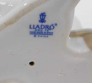 A Lladro figure group of angels, number 4542, 18cm high. (boxed) - 4