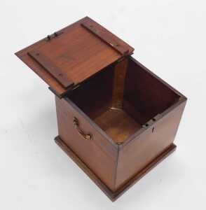 An early 20thC mahogany shoe shine box, of square form with hinged lid, brass swing handles,... - 3
