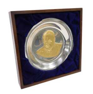 An Elizabeth II silver Churchill Centenary Trust plate, 1974, with gilt coloured portrait...