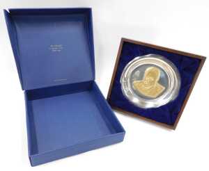 An Elizabeth II silver Churchill Centenary Trust plate, 1974, with gilt coloured portrait... - 6