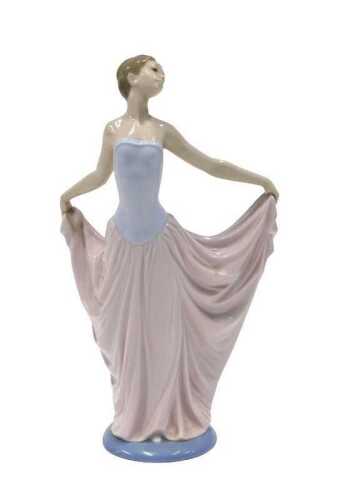 A Lladro ballerina figure, 5050, 29cm high. (AF)