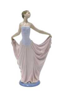 A Lladro ballerina figure, 5050, 29cm high. (AF)