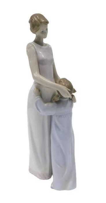 A Lladro figure group Someone To Look Up To, original cost &pound;199, 35cm high. (boxed)