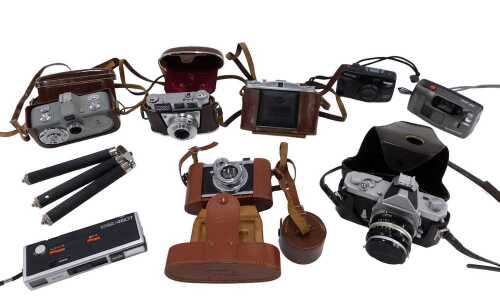 Various cameras and related items, a Kodak camera with Reomar 1:2.8/45mm lens, in brown case,...