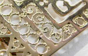 An Arabian pendant, centred with writing and scroll outer border with six drops, yellow metal... - 3