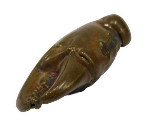 An early 20thC novelty brass lobster claw vesta case, with hinged lid and textured body, 5cm long.