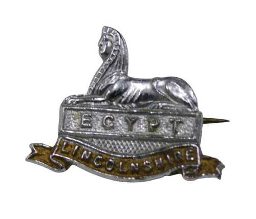 A miniature Lincolnshire Regiment sphinx sweetheart brooch, 2cm wide.