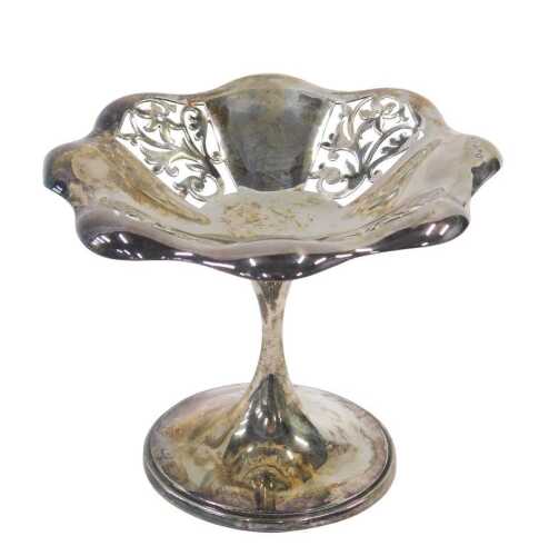 An Edward VII silver footed bonbon dish, of small proportion, with flared pierced bowl, on...