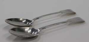 A pair of George III silver dessert spoons, by Reid & Sons, Fiddle pattern, monogrammed,... - 3