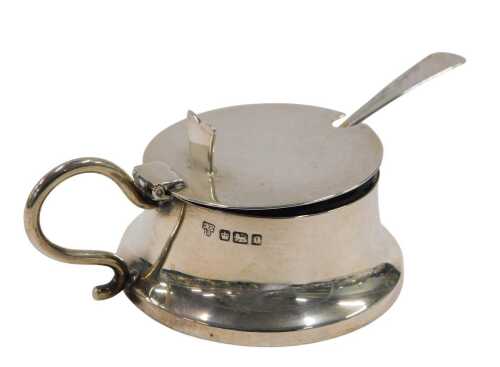 An Edward VII silver mustard pot, of compressed circular form, with thumb mould and S scroll...