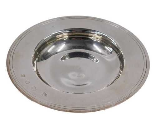 An Elizabeth II Armada dish, of small circular form, by Tarratt Ltd, London 1967, engraved verso,...