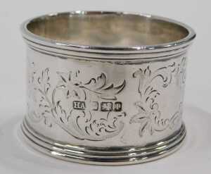 A George VI silver napkin ring, of circular form, part etched with scrolls, leaves and flower... - 2