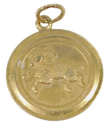 A 9ct gold ram pendant, 2cm wide, 2.2g.