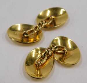 A pair of 15ct gold cufflinks, each with plain oval ends joined by chains, 8g. (2) - 4