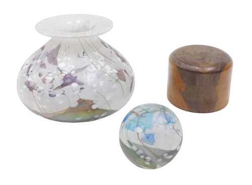 A 20thC Isle of White style Studio glass vase, of compressed circular form with marble finish...