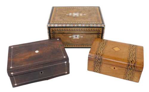 A 19thC walnut jewellery box, of rectangular form with mother-of-pearl inlay, 31cm wide, a...