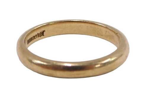 A 9ct gold wedding band, of plain design, Sheffield 1975, ring size O&frac12;, 3.3g.