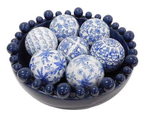 Various blue and white pottery carpet bowls, floral pattern, etc., 10cm diameter, and a blue...