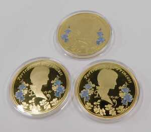 Various portrait medallions of Princess Diana, gold plated with Swarovski inserts, with some... - 2