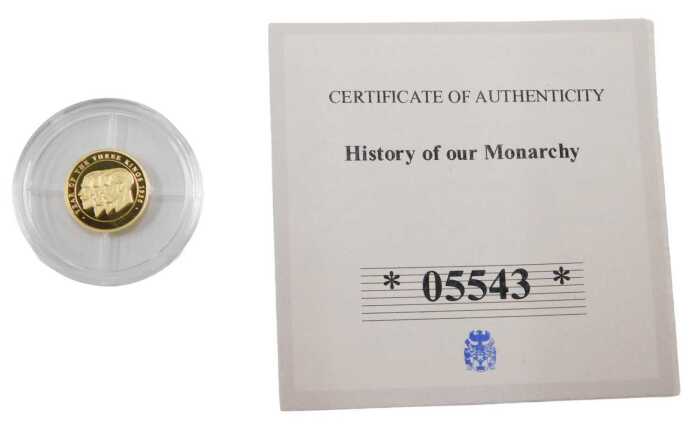 A Year of The Three Kings 14ct gold commemorative proof coin, showing George V, Edward VIII and...